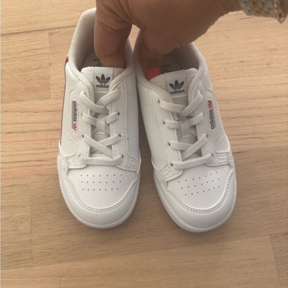 Toddler size 10 adidas continental - Picture 2 of 4